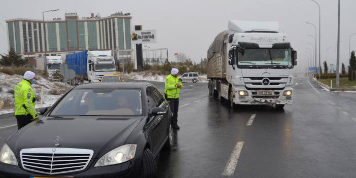 Aksaray'da kar nedeniyle kara yolları ulaşıma kapatıldı