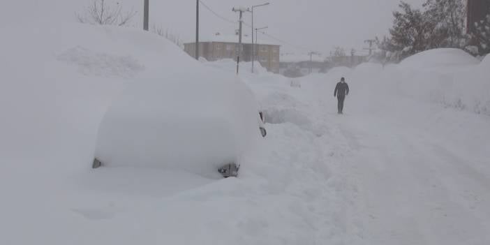 Bitlis'te kar kalınlığı 1 metreyi aştı