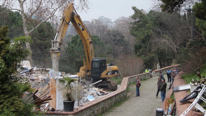 Maçka Parkı'ndaki bir kafe açıklama yapılmadan yıkıldı!