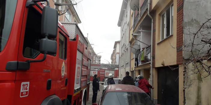 Tencere alev alınca mutfak yandı: Yemek yapan kadın hastanelik oldu