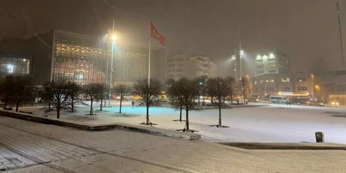 İstanbul'da kar yağışı aralıklarla etkili oluyor