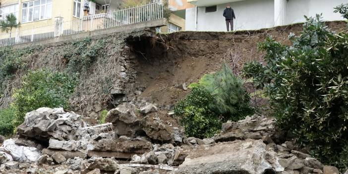 Trabzon’da heyelan: Sitenin istinat duvarı çöktü