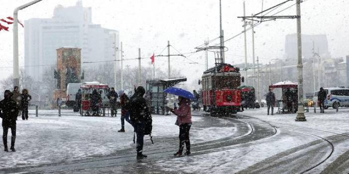 Meteoroloji açıkladı: İstanbul'a önce fırtına sonra kar geliyor