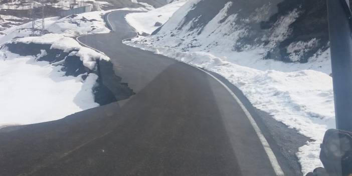 Bingöl'de heyelan: Köy yolu çöktü