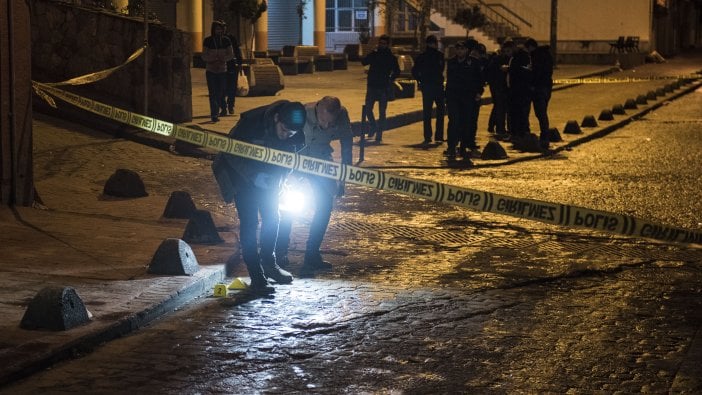 Beyoğlu'nda silahlı saldırı: 3 yaralı