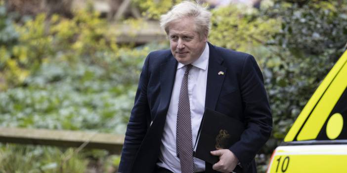 Boris Johnson: Sivillere saldırmak bir savaş suçudur