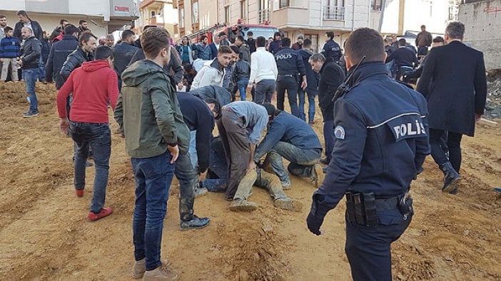 Sultangazi'de toprak kayması! Toprak altında kalanlar var