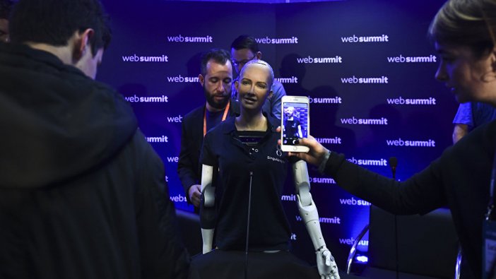 Vatandaş robot Sophia, Türkiye'ye geliyor!