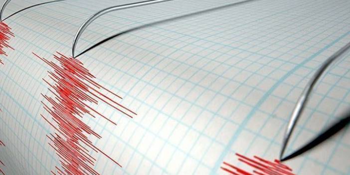 Endonezya'da 6,9 büyüklüğünde deprem