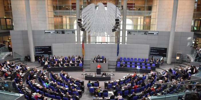 Ukrayna'ya ağır silah sevkiyatı önergesi Bundestag'dan geçti