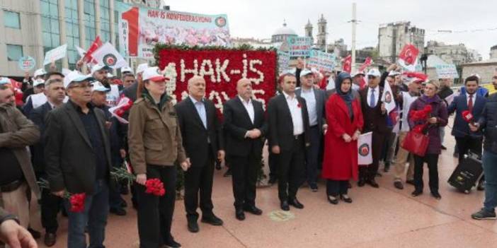 HAK-İŞ Taksim'e çelenk bıraktı