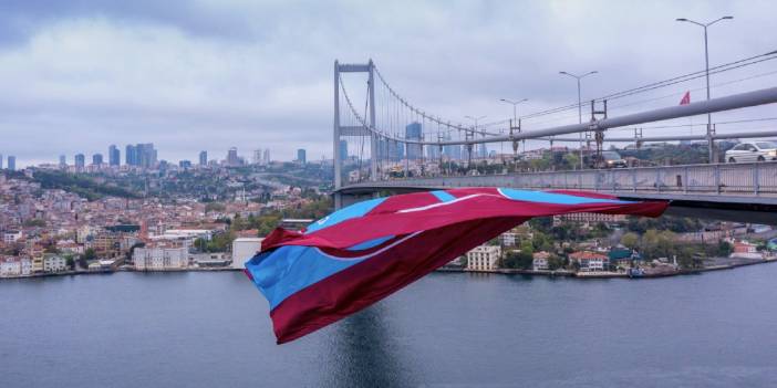 Trabzonspor bayrağı İstanbul köprülerinde