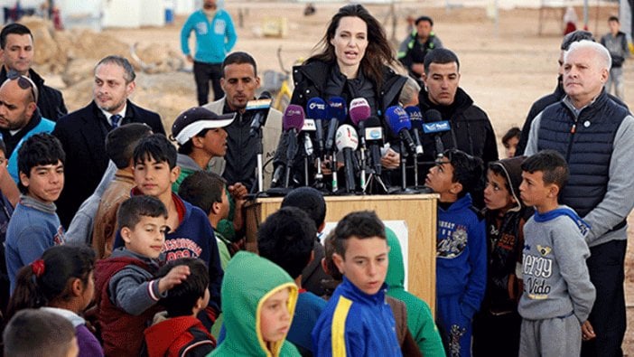 Angelina Jolie Ürdün'de mülteci kampını ziyaret etti!