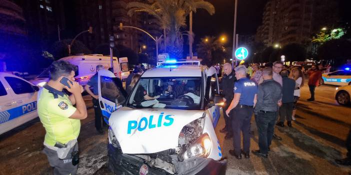 Polis aracıyla otomobil çarpıştı: 1'i polis 4 yaralı