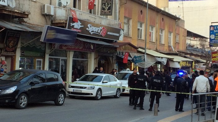 Kilis'te restorana roket atıldı: Yaralılar var