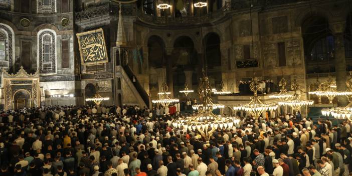 Erbaş, Ayasofya'da fetih namazı kıldırdı