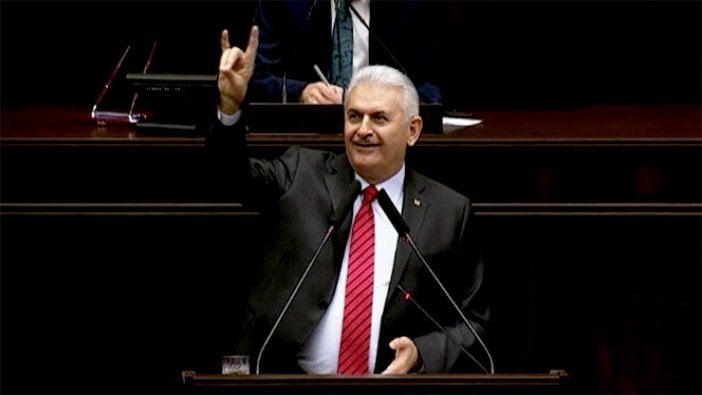 AKP ile MHP arasında bozkurt işareti krizi