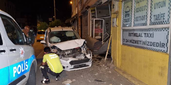 Motosiklete çarptı oto tamirciye daldı: 1 yaralı