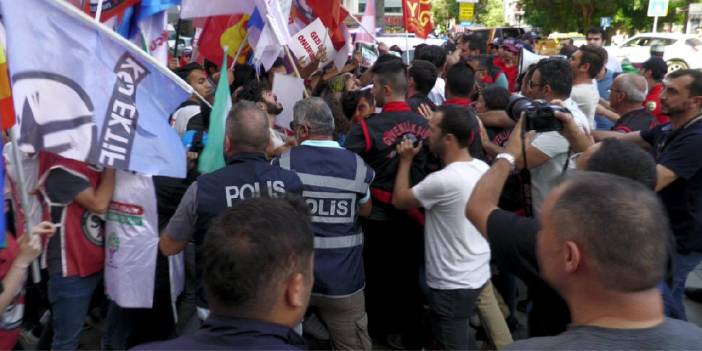 İzmir'de Gezi anması gergin başladı konserle bitti