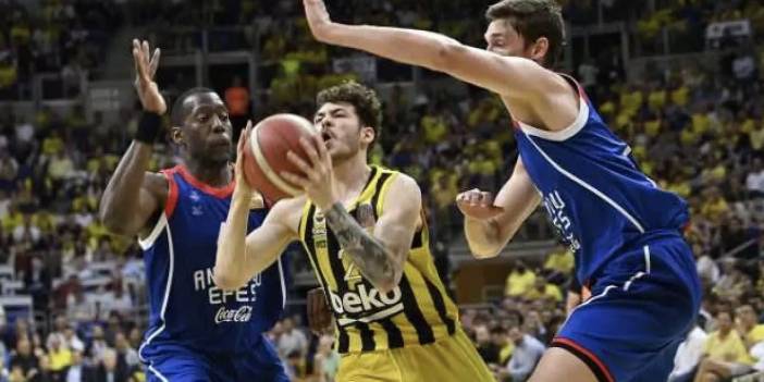 Final serisinde fark açıldı! Fenerbahçe, Efes'e yine geçit vermedi