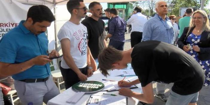 Gelecek Partisi'nden erken seçim için imza kampanyası