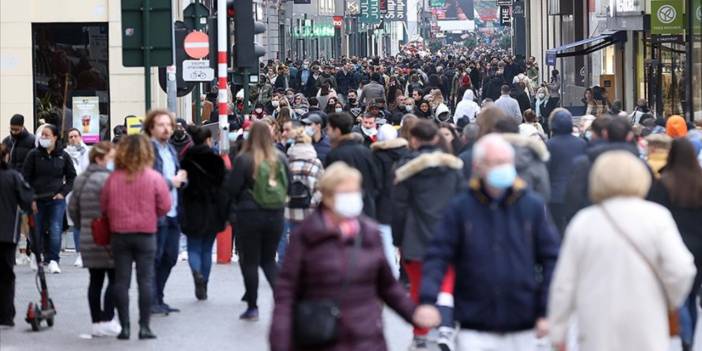 Belçika'yı 7'nci dalga vurdu: Üçüncü doz çağrısı