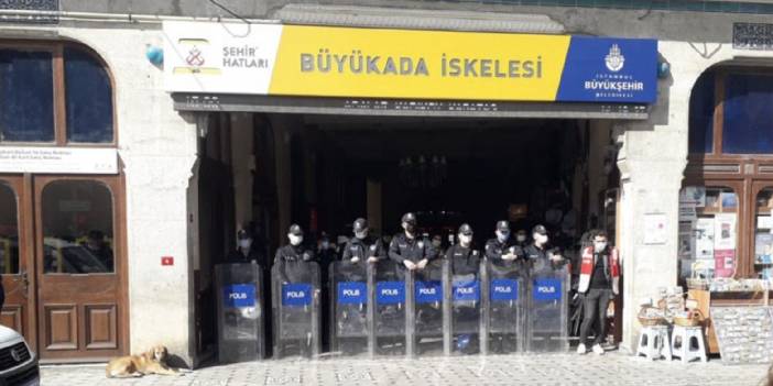 Büyükada İskelesi’nde TÜGVA yaz okulu düzenliyor