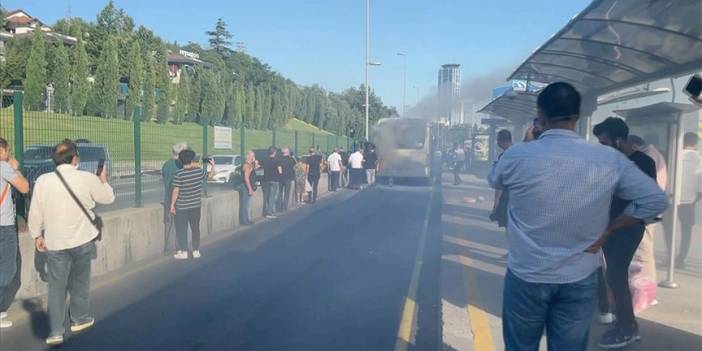 Kadıköy'de metrobüs yangını