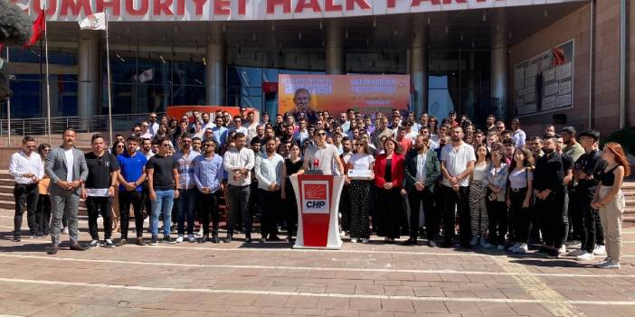 CHP Gençlik Kolları'ndan AKP’ye 'büyüteç’li kargo paketi