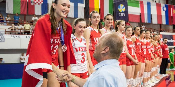 U17 Milli Voleybol Takımı üst üste ikinci kez Avrupa ikincisi