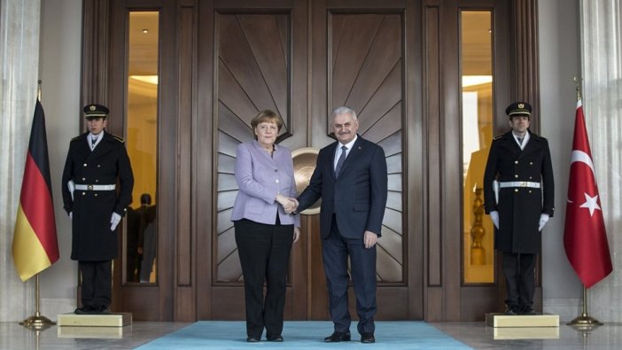 Binali Yıldırım'dan Merkel'e: Sorun sadece YPG değil, FETÖ ve Zarrab davası var