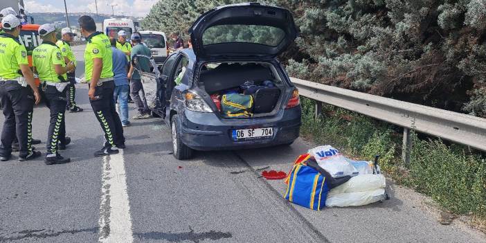 Stepneyi çıkarırken acı son: İki araç art arda çarptı