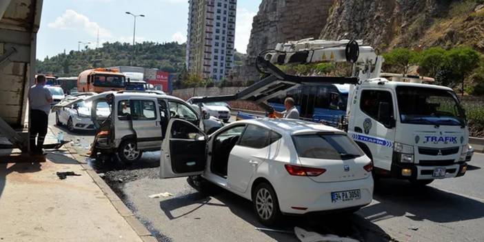 2 araca çarpıp kaçtı: 1 ölü, 4 yaralı