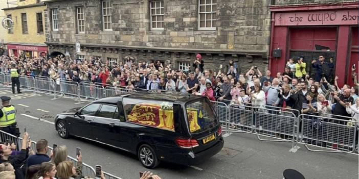 Kraliçe Elizabeth'in cenazesi Edinburgh'a götürüldü