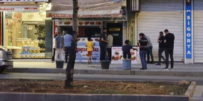 Eniştesini, müşterilerin yanında ağır yaralayıp kaçtı