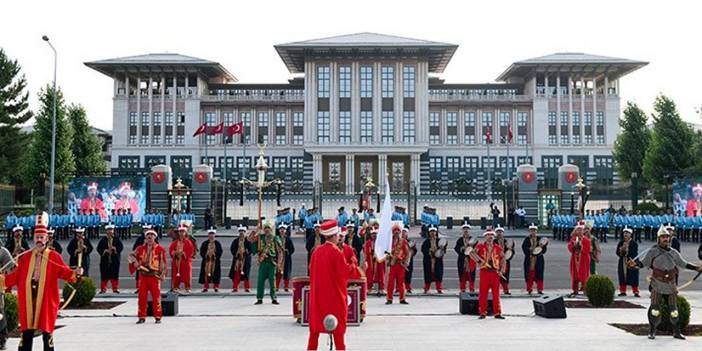 Vatandaşa tasarruf, Saray'a bol kepçeden harcama