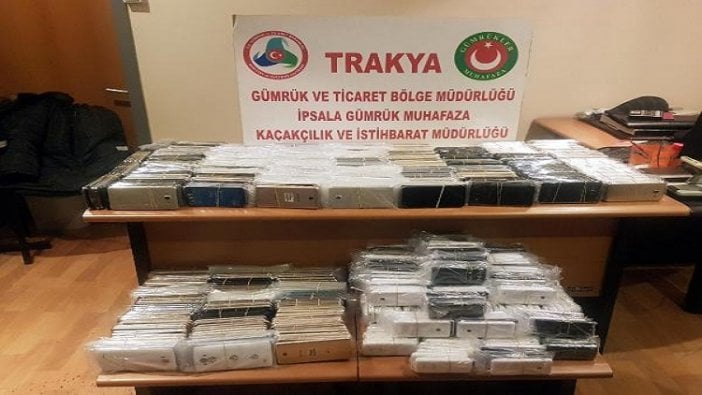 TIR'da bin 30 kaçak cep telefonu ele geçti