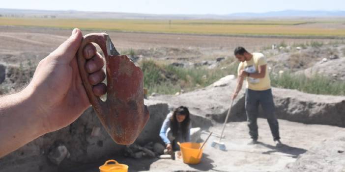 Kazı çalışmalarında bulunan  4 bin 500 yıllık kaplardan ağrı kesici çıktı