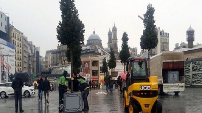 İstiklal Caddesi'ne saksı içerisinde ağaç