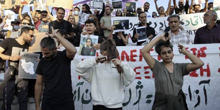 Yunanistan'da, Mahsa Emini'nin ölümü protesto edildi