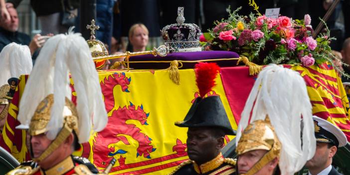 Buckingham Sarayı paylaştı: İşte Kraliçe Elizabeth'in mezarı