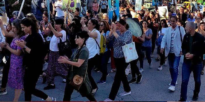 Tunceli'de yüzlerce kadın İranlı kadınlara destek için yürüdü