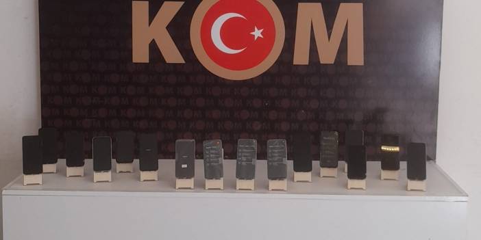 Kaçak cep telefonu ve sigara satışına 3 gözaltı