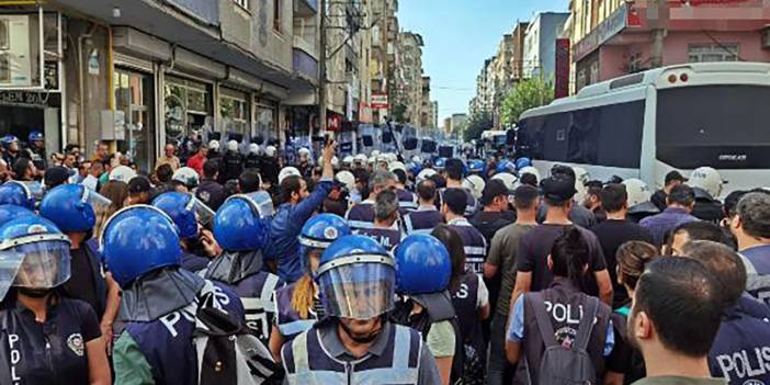 Diyarbakır'da HDP'li gruba polis müdahalesi: 59 gözaltı