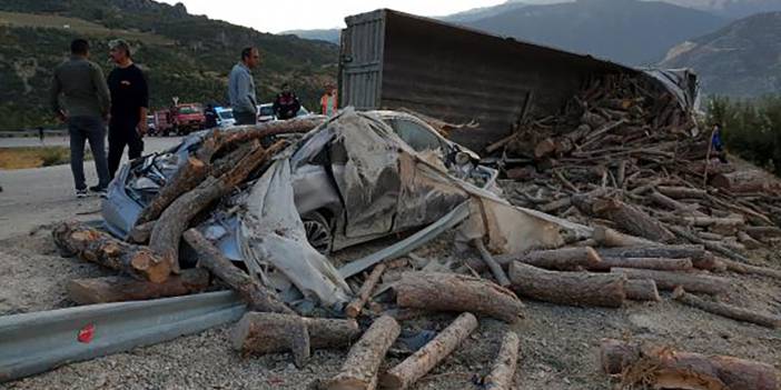 Kaymakamın makam aracına TIR çarptı