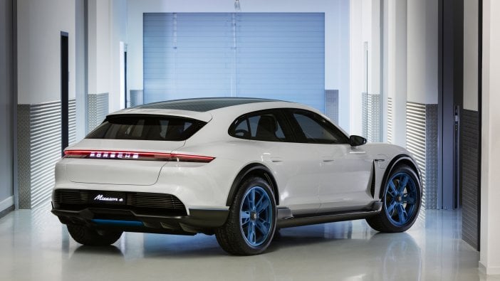 Porsche, Tesla'nın Model X'ine rakip olacak modelini açıkladı