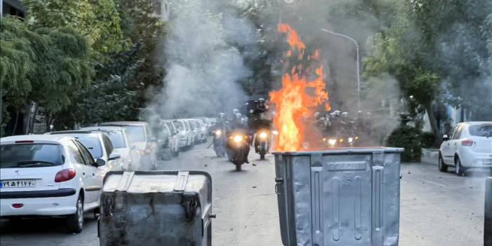 İran'da protestolar sonrası başörtü zorunluluğu incelemede