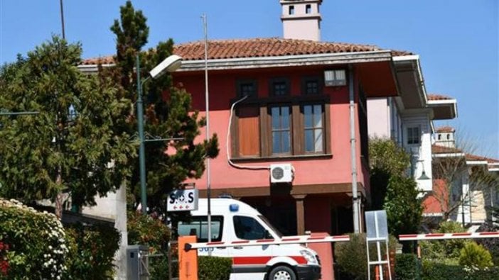 Babasının evinin önünde iki ambulans bekletiliyor