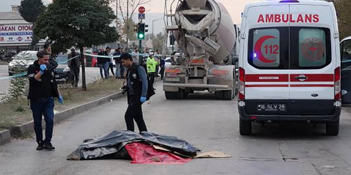 Bisikletinden düştü, beton mikserinin altında öldü