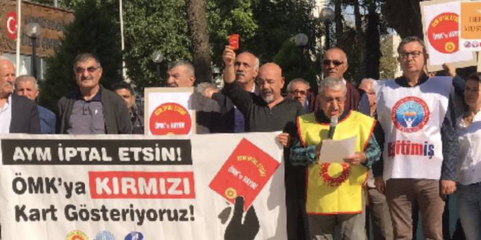 Öğretmenlik Meslek Kanunu için ‘kırmızı kartlı’ protesto